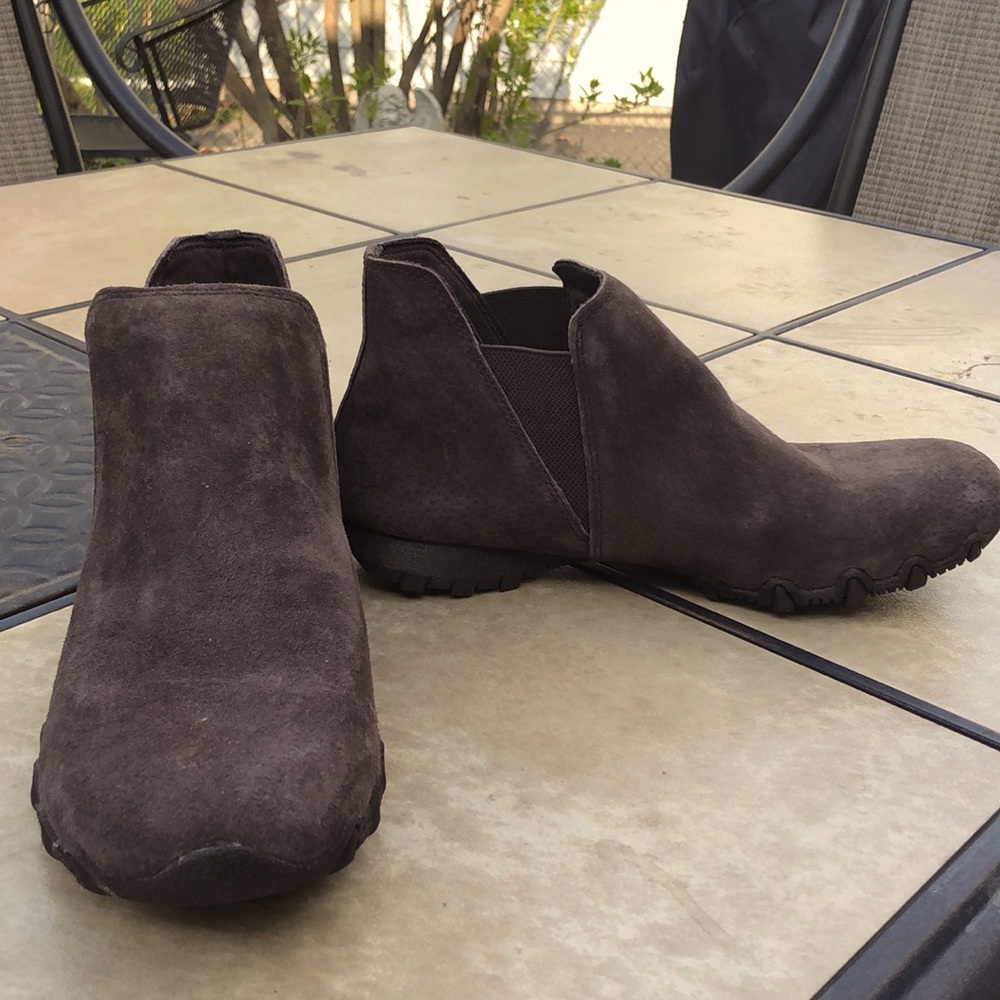 Brown Suede Boots by Sketcher